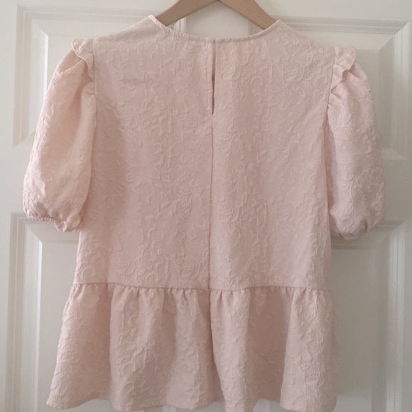 EXPRESS Textured Floral Blouse with Ruffles and Puff Sleeves - Picture 5 of 10